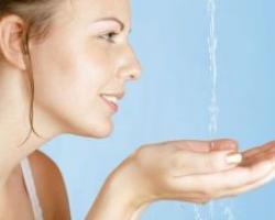 Мода на воду: нужно ли пить много воды, чтобы быть здоровым